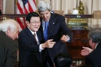Chủ tịch nước Việt Nam Trương Tấn Sang và Ngoại trưởng Hoa Kỳ John Kerry